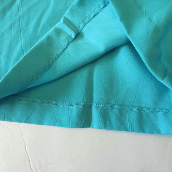 PRETTY LADIES TURQUOISE SHORTS - SMALL - Picture 5 of 6